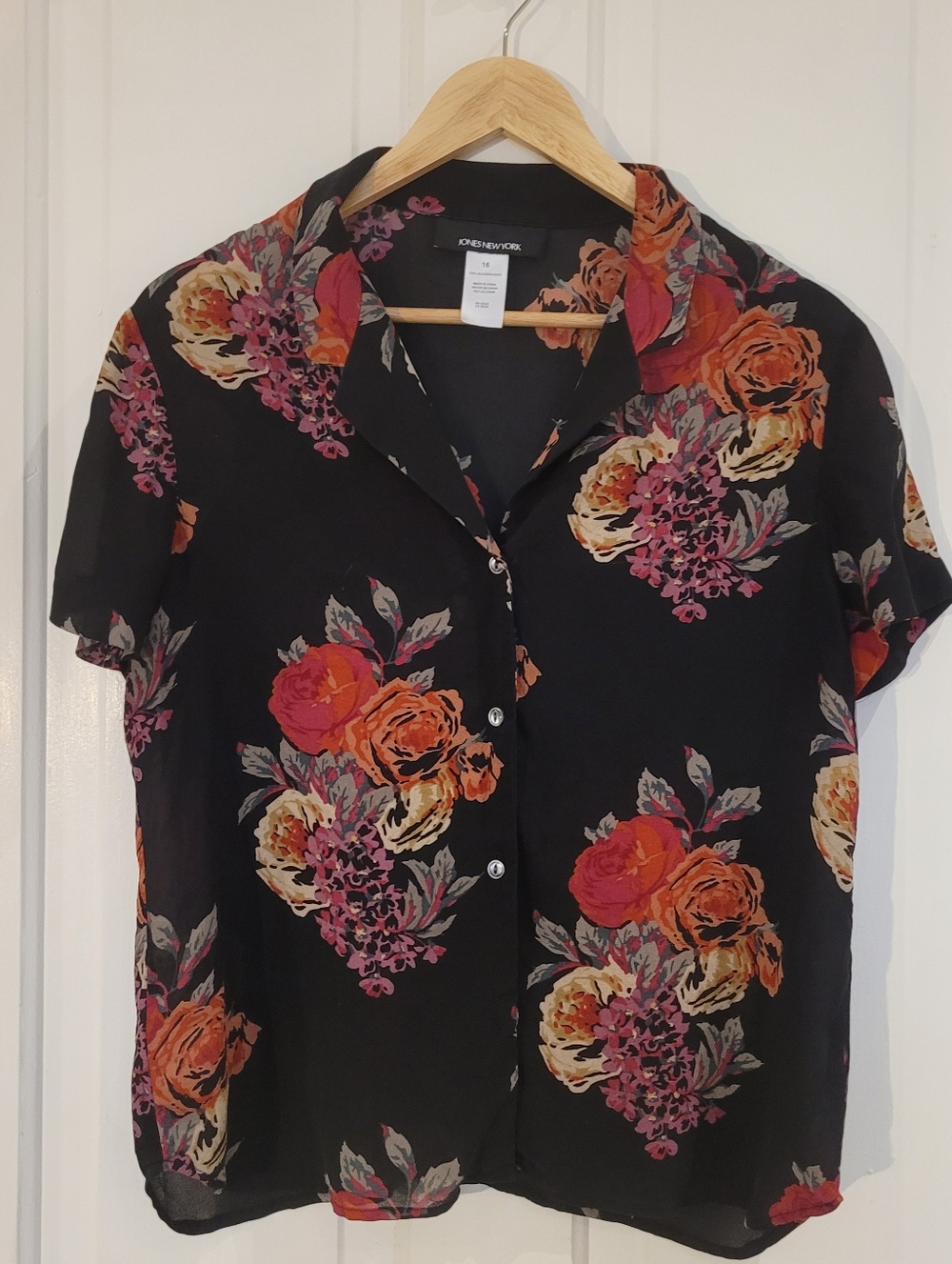 Jones New York 100% Silk Black Floral Button-Front short sleeve blouse